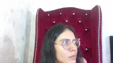 Snapshot of honeybuu_ chatting on November 20, 2025, 1:55 pm Emily online show from November 20, 2025, 1:55 pm