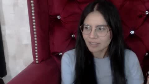 Snapshot of honeybuu_ chatting on December 14, 2025, 3:50 pm Emily online show from December 14, 2025, 3:50 pm