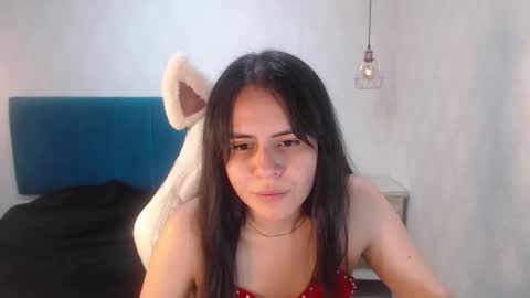 Snapshot of honeybuu_ chatting on February 11, 2026, 4:01 pm Emily online show from February 11, 2026, 4:01 pm