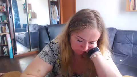 Snapshot of honeydewmolly chatting on May 23, 2026, 11:25 am HoneydewMolly online show from May 23, 2026, 11:25 am