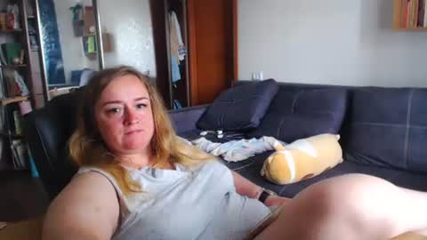 Snapshot of honeydewmolly chatting on May 25, 2026, 8:53 am HoneydewMolly online show from May 25, 2026, 8:53 am