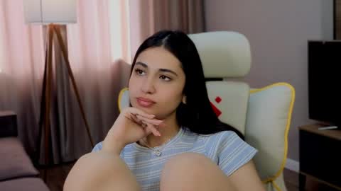 Snapshot of honeylanaa chatting on June 1, 2026, 4:58 am Lana online show from June 1, 2026, 4:58 am