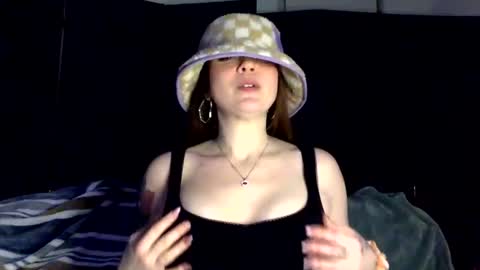 honeymagicxo online show from February 17, 2025, 2:42 am