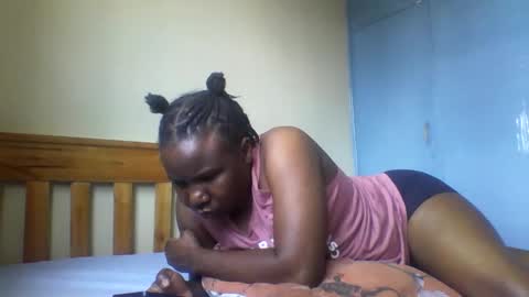 Honeymuny online show from November 12, 2025, 7:42 am