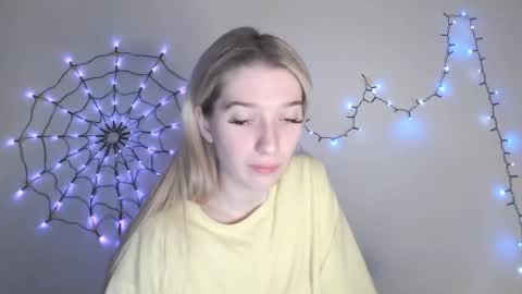 honeyveil online show from December 2, 2025, 1:05 pm