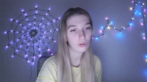 honeyveil online show from December 4, 2025, 2:15 pm