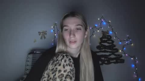 Snapshot of honeyveil chatting on January 5, 2026, 5:27 pm honeyveil online show from January 5, 2026, 5:27 pm