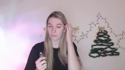 Snapshot of honeyveil chatting on January 7, 2026, 12:40 pm honeyveil online show from January 7, 2026, 12:40 pm