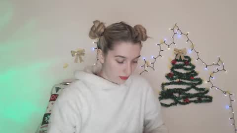 Snapshot of honeyveil chatting on January 8, 2026, 11:56 am honeyveil online show from January 8, 2026, 11:56 am