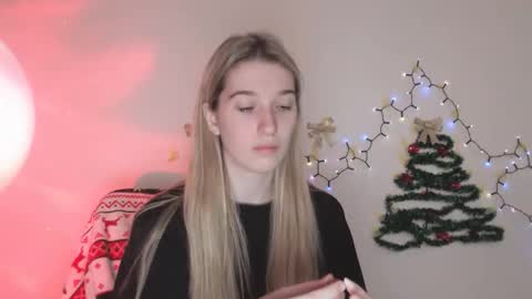 Snapshot of honeyveil chatting on January 9, 2026, 11:24 am honeyveil online show from January 9, 2026, 11:24 am