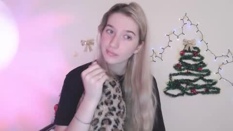 Snapshot of honeyveil chatting on January 10, 2026, 12:18 pm honeyveil online show from January 10, 2026, 12:18 pm