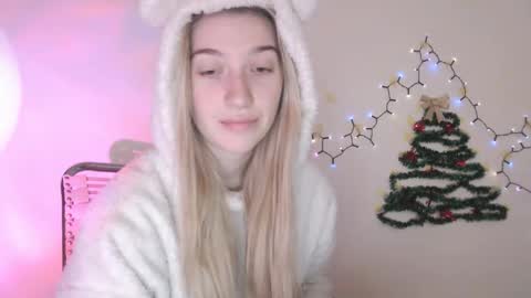 Snapshot of honeyveil chatting on January 14, 2026, 12:33 pm honeyveil online show from January 14, 2026, 12:33 pm