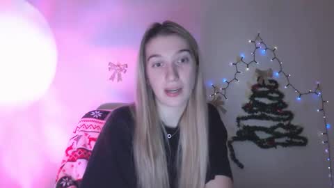 Snapshot of honeyveil chatting on February 2, 2026, 8:29 pm honeyveil online show from February 2, 2026, 8:29 pm