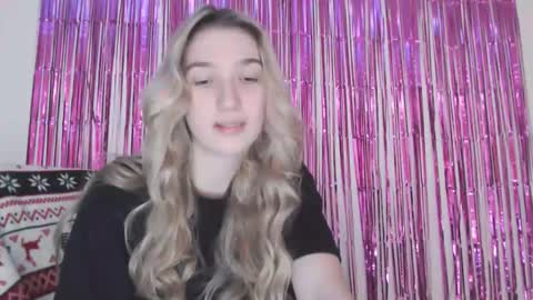 Snapshot of honeyveil chatting on February 8, 2026, 12:41 pm honeyveil online show from February 8, 2026, 12:41 pm