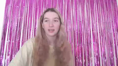 Snapshot of honeyveil chatting on February 20, 2026, 11:11 am honeyveil online show from February 20, 2026, 11:11 am