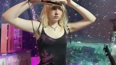 Emi Rose online show from January 17, 2025, 12:10 am