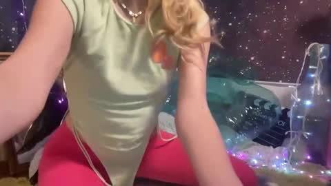 Emi Rose online show from February 2, 2025, 4:59 am