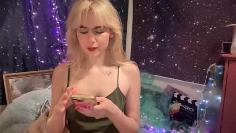 Emi Rose online show from February 9, 2025, 3:53 am