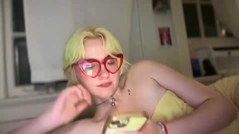 Emi Rose online show from September 27, 2025, 5:23 am