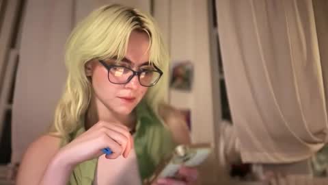 Snapshot of honeyxlimbed chatting on November 27, 2025, 1:51 am Emi Rose online show from November 27, 2025, 1:51 am