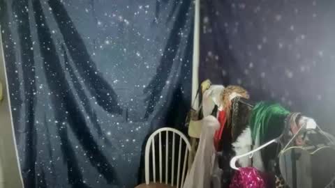 Snapshot of honeyxlimbed chatting on November 27, 2025, 9:17 pm Emi Rose online show from November 27, 2025, 9:17 pm