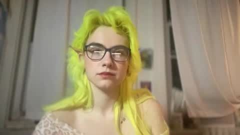 Snapshot of honeyxlimbed chatting on December 16, 2025, 12:26 am Emi Rose online show from December 16, 2025, 12:26 am