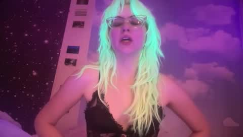 Snapshot of honeyxlimbed chatting on January 17, 2026, 11:41 pm Emi Rose online show from January 17, 2026, 11:41 pm