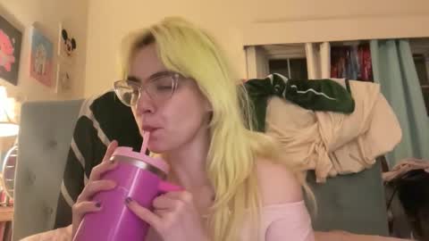 Snapshot of honeyxlimbed chatting on February 22, 2026, 6:57 am Emi Rose online show from February 22, 2026, 6:57 am