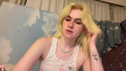 Emi Rose online show from May 7, 2026, 3:12 am