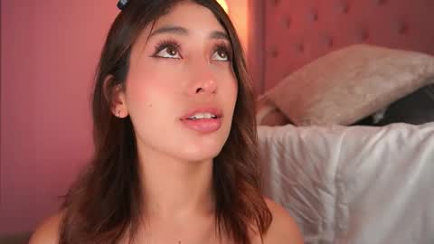 Honey Moon  Help me to reach 100 thumbs up online show from February 14, 2026, 7:43 pm