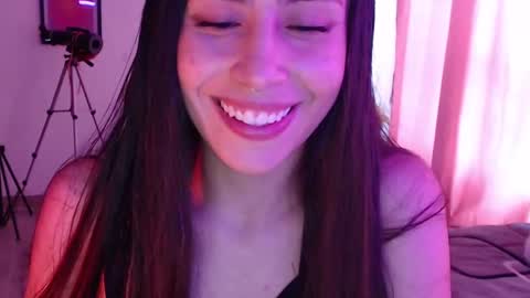 Snapshot of honeyypeaach chatting on February 19, 2025, 9:36 pm    online show from February 19, 2025, 9:36 pm