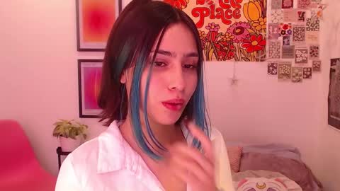 Snapshot of honeyypeaach chatting on October 29, 2025, 9:27 pm    online show from October 29, 2025, 9:27 pm