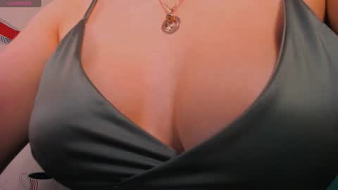 Snapshot of honeyyy_bunny chatting on December 14, 2024, 12:12 pm the perfectgirl online show from December 14, 2024, 12:12 pm