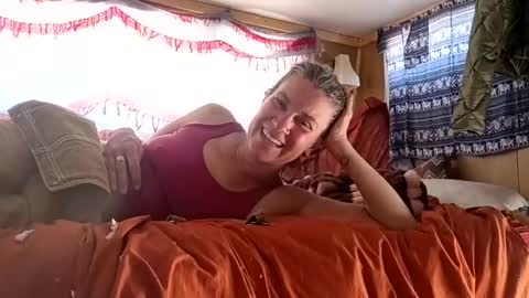 hoodoou online show from April 4, 2026, 9:23 pm