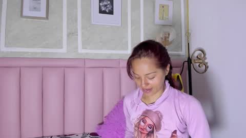 Snapshot of hoollyhendrix chatting on January 7, 2026, 8:55 pm holly online show from January 7, 2026, 8:55 pm