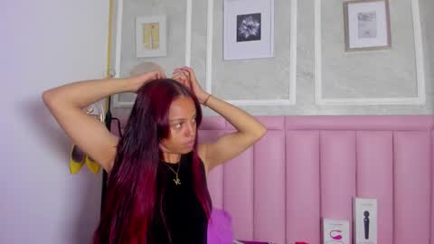 Snapshot of hoollyhendrix chatting on January 13, 2026, 8:47 pm holly online show from January 13, 2026, 8:47 pm