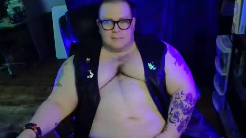 Snapshot of hoosierdaddyxl chatting on April 23, 2026, 5:15 pm Sir online show from April 23, 2026, 5:15 pm