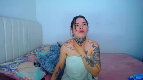 Snapshot of hoot_alicee chatting on April 16, 2026, 9:26 pm ONLYFANS online show from April 16, 2026, 9:26 pm