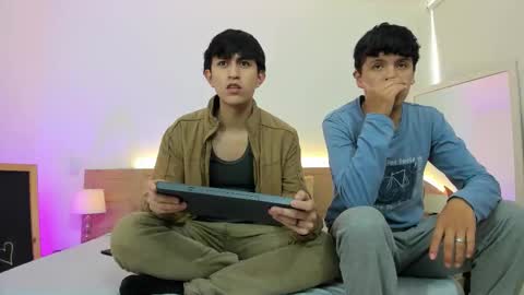 hoot_booys_ online show from February 1, 2026, 9:02 pm