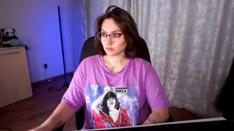 Snapshot of hoot_owl_cb chatting on October 20, 2025, 3:40 am Karina online show from October 20, 2025, 3:40 am