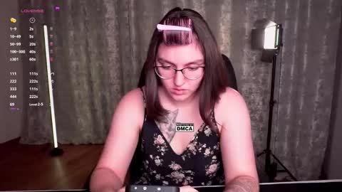 Snapshot of hoot_owl_cb chatting on February 22, 2026, 5:00 pm Karina online show from February 22, 2026, 5:00 pm