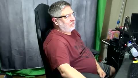 hoozerdaddy online show from December 8, 2024, 4:46 am