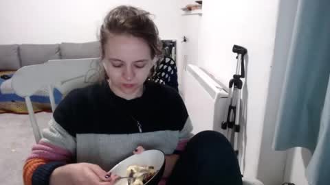 Snapshot of hope_xo chatting on April 19, 2026, 10:23 pm Hope online show from April 19, 2026, 10:23 pm