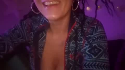 horneymomnextdoor online show from April 5, 2026, 8:39 pm