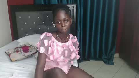 Snapshot of hornybella4 chatting on December 17, 2024, 8:32 pm Bella online show from December 17, 2024, 8:32 pm