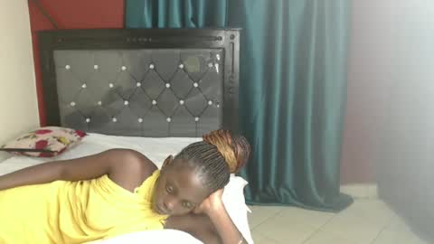 Snapshot of hornybella4 chatting on January 10, 2025, 12:59 am Bella online show from January 10, 2025, 12:59 am