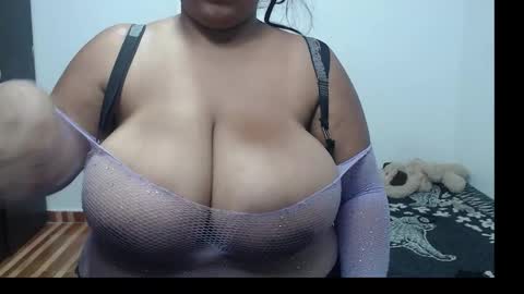 Snapshot of hornyboobs18 chatting on October 3, 2025, 2:19 am karen online show from October 3, 2025, 2:19 am