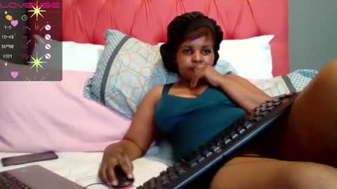 Snapshot of hornycougar82 chatting on December 22, 2024, 11:44 am Honeybaexx online show from December 22, 2024, 11:44 am