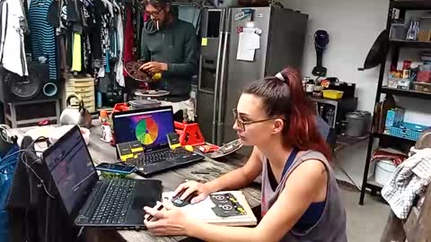 Nix  D online show from October 12, 2025, 10:58 am