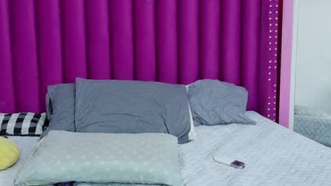 Natasha  online show from December 18, 2025, 12:11 pm